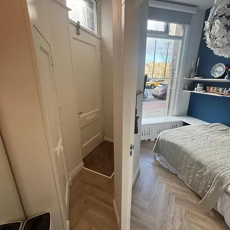 Lovely Small In 'de Pijp' Амстердам