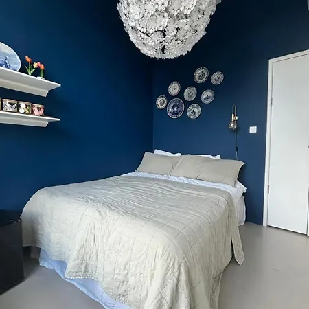 Lovely Small In 'de Pijp' Amsterdam